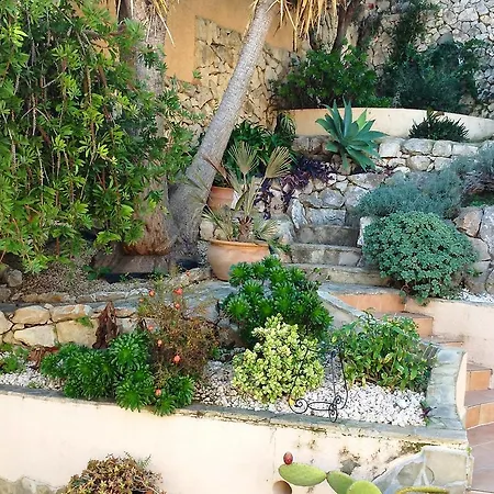 Urb Maryvilla קלפה